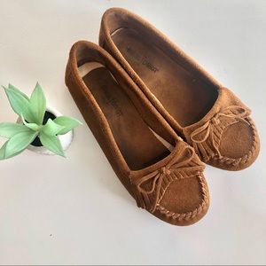 Minnetonka Kitty Hard sole leather moccasin  8.5